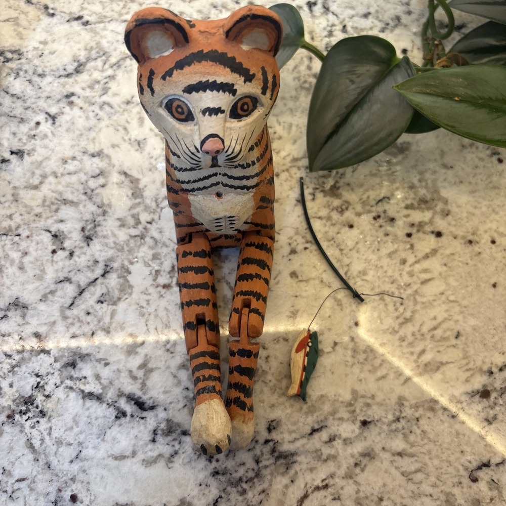 Vtg Folk Art Hand Painted/Carved Tiger Cat Fish Shelf Sitter‎ Articulated Joints - Picture 15 of 15